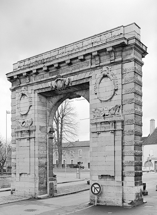 Elévation de la porte Saint-Nicolas, côté ville, trois-quarts droit.