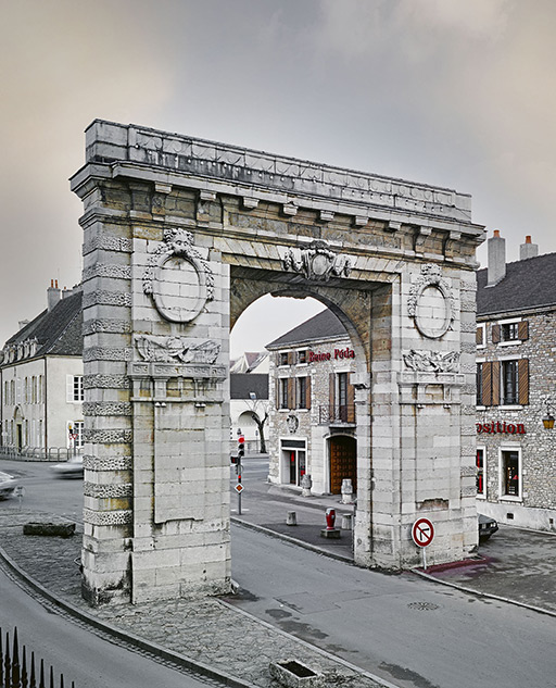 Elévation de la porte Saint-Nicolas, côté ville, trois-quarts gauche.