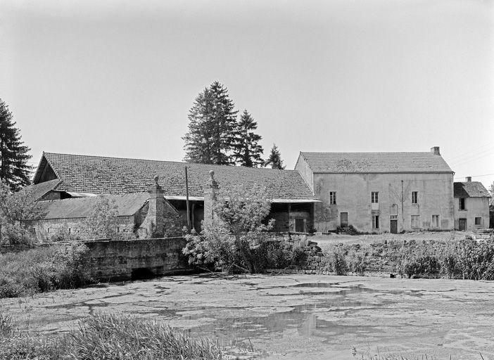 Bâtiment d'habitation et remise, vue d'ensemble prise de l'est