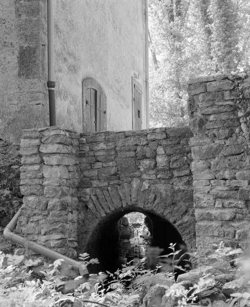 Fontaine, canalisation du trop-plein