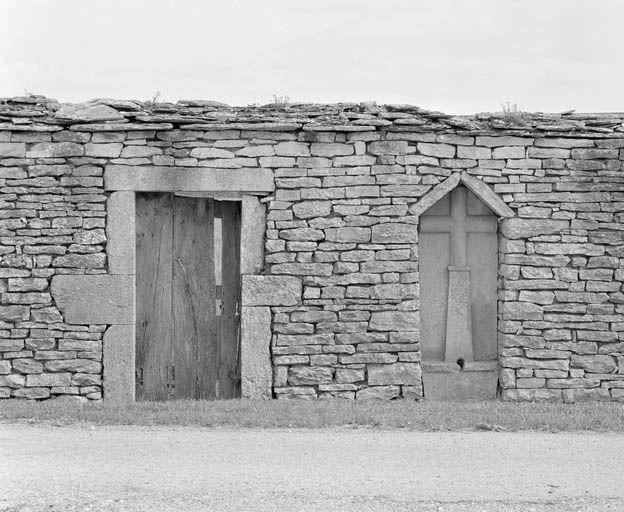 Vue d'ensemble prise de la rue