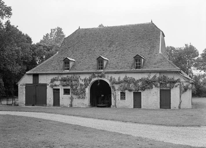 Communs, élévation antérieure