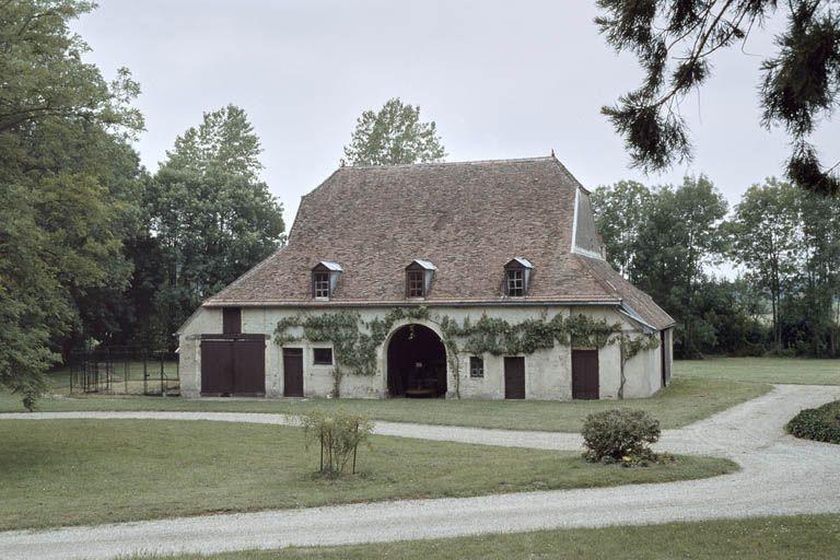 Communs, élévation antérieure
