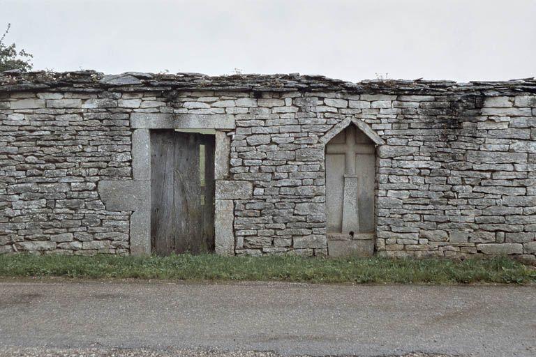 Vue d'ensemble prise de la rue