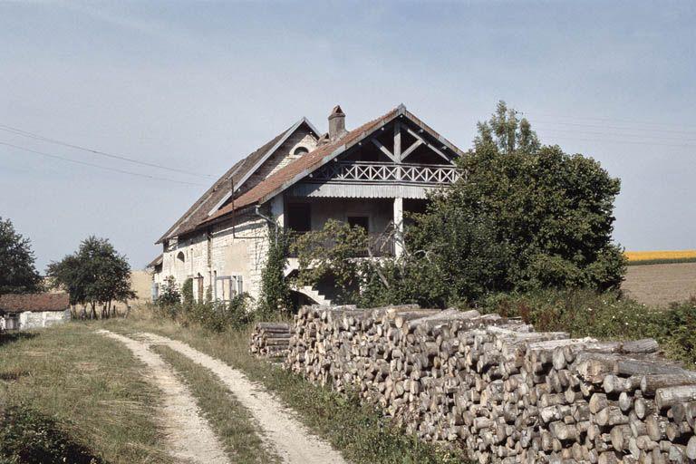 Ferme, vue d'ensemble prise de l'ouest.