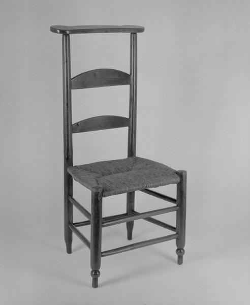Vue d'ensemble d'une chaise.