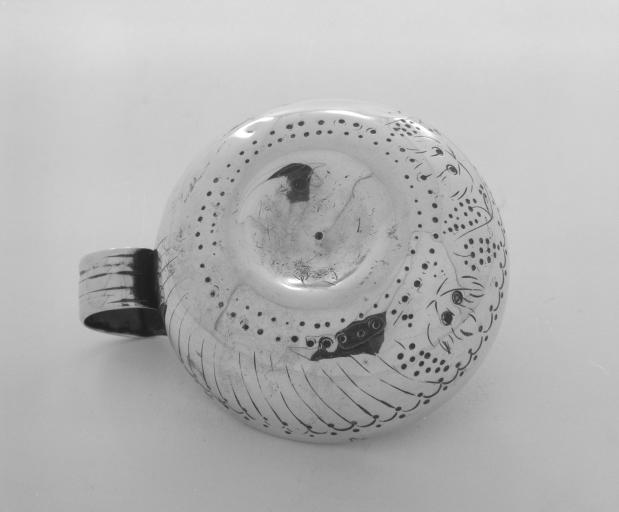 Taste-vin n° 4, vue du dessous