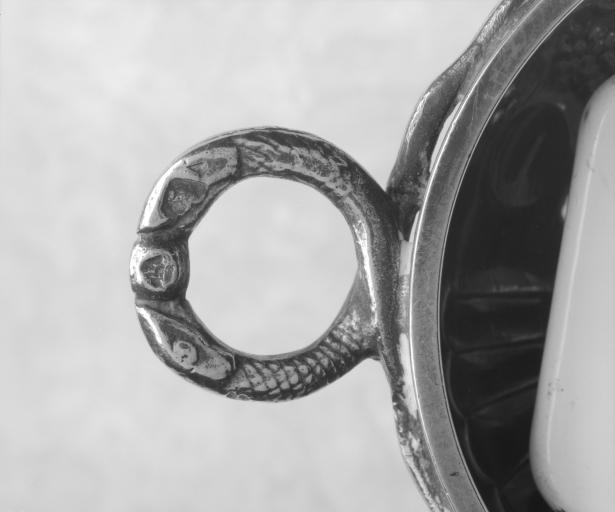Taste-vin n° 6, détail des poinçons de l'anse