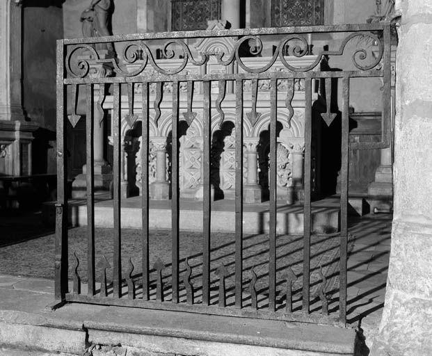 2 clôtures de chapelle (en pendant)