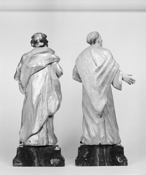 2 statues (statuette, en pendant) : saint apôtre, saint Bernard ?