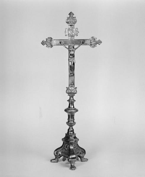 Croix d'autel