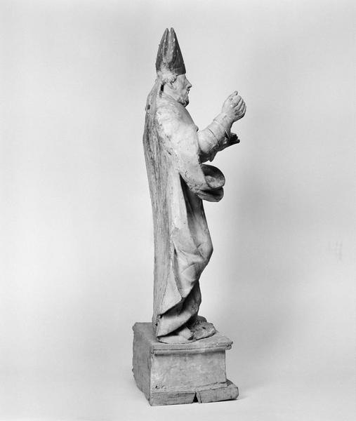 Statue (demi-nature) : saint évêque