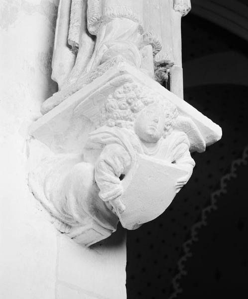 2 consoles d'architecture : anges porte-écu