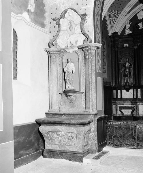 Autel-retable de la chapelle à gauche de la travée sous clocher