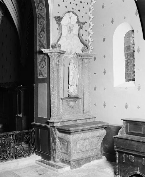2 autels, 2 retables (en pendant, autel secondaire, autel tombeau, retable architecturé)