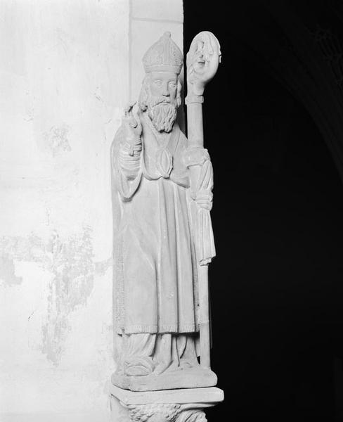 Statue (petite nature) : saint Claude ?