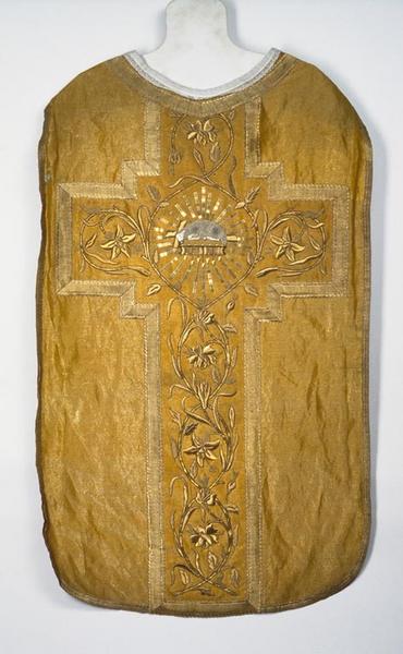 Chasuble (ornement doré) (1)