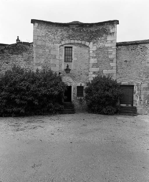 Tour des Cordeliers incluse dans la "grosse tour" (improprement appelée bastion de l'Hôtel-Dieu), depuis le rempart (1992).