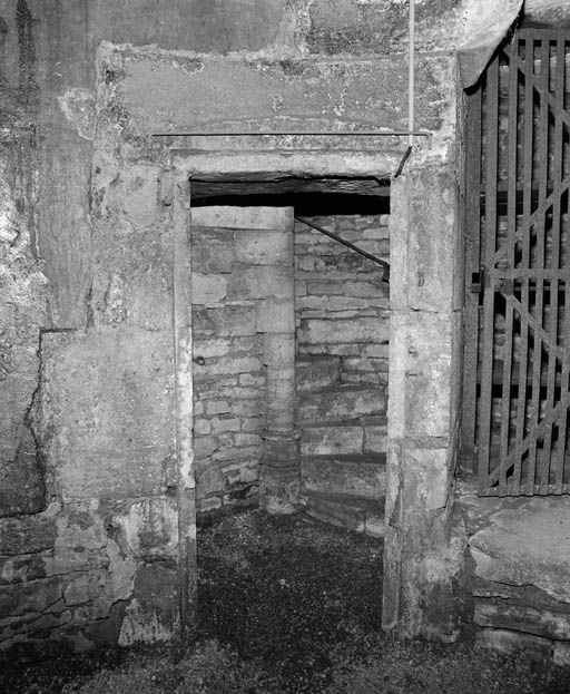 Tour des Cordeliers incluse dans la "Grosse Tour" (improprement appelée bastion de l'Hôtel-Dieu), détail : escalier au 1er niveau (1992).