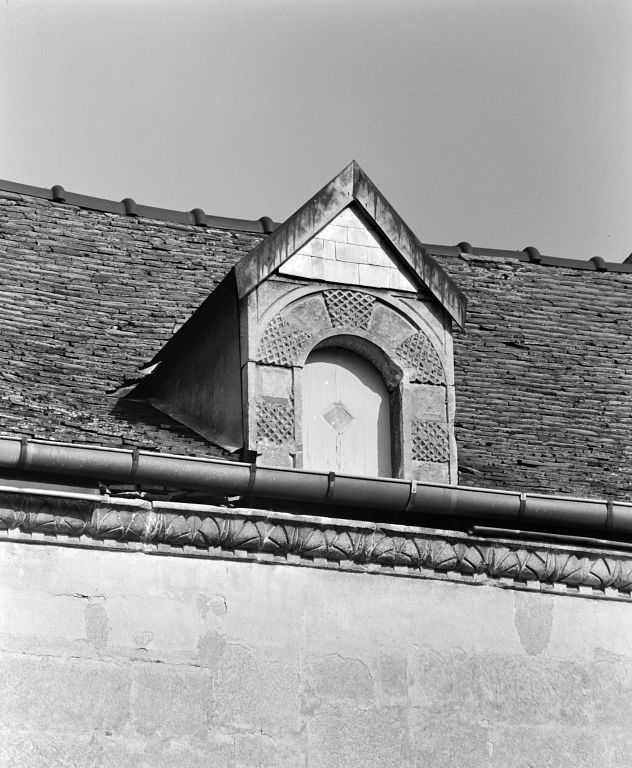 Façade : lucarne centrale