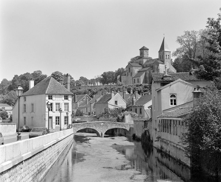 Vue d'ensemble du site, prise en amont