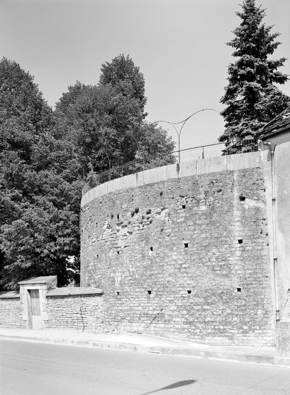 Tour Saint-Christophe ou tour Royale, avenue Edouard-Herriot (1981 AI 42) : vue d'ensemble