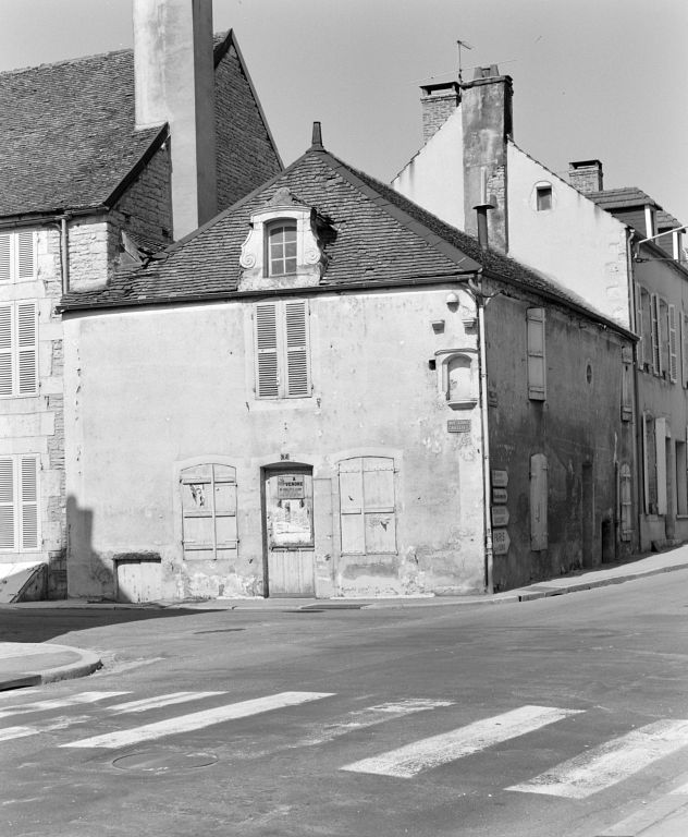Façade (rue Louis-Cailletet) et élévation droite