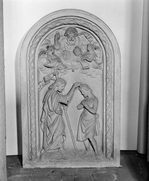 Fonts baptismaux, relief : Baptême du Christ