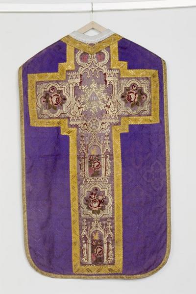 Chasuble (ornement violet), style néo-gothique