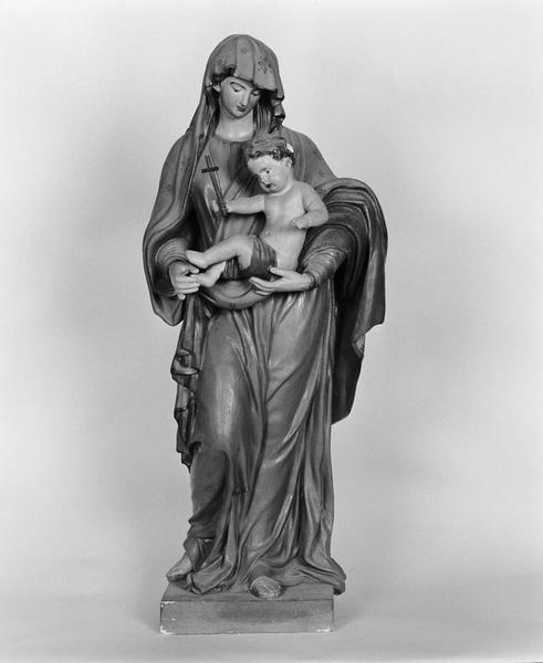 Statue (petite nature) : Vierge à l'Enfant (3)