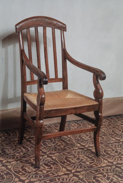 Vue d'ensemble d'un fauteuil.