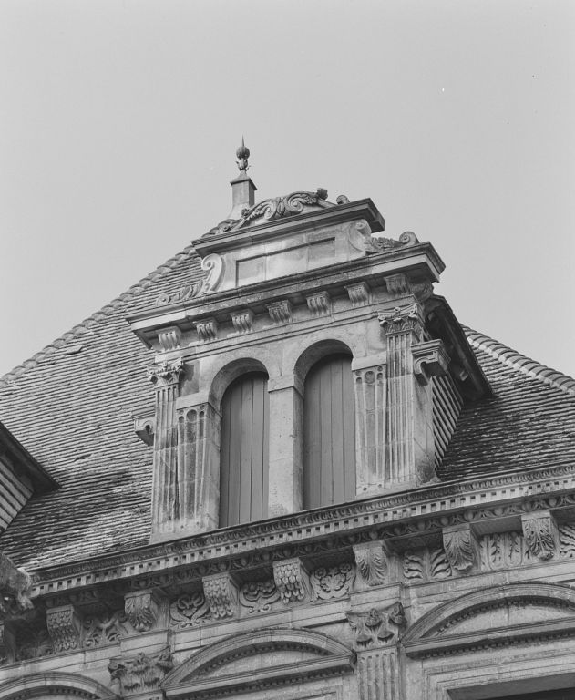 Façade : lucarne droite