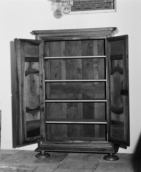 Armoire ouverte