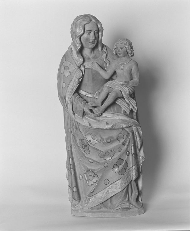 Statue : Vierge à l'Enfant assise.