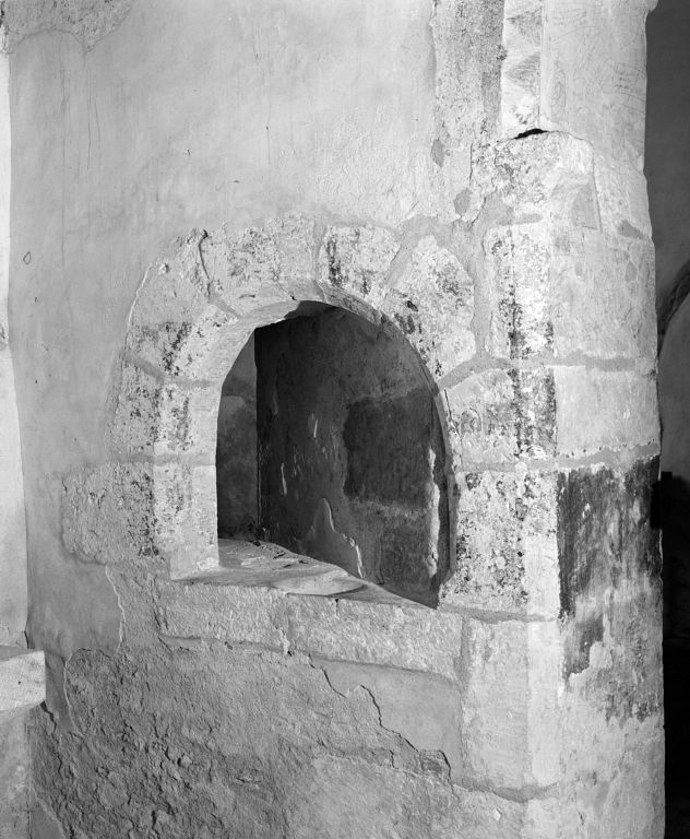 Chapelle Sainte-Thérèse : hagioscope orienté vers la chapelle du Carmel