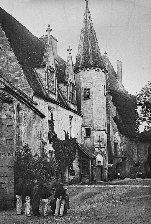 Cour intérieure, élévation du grand logis. 