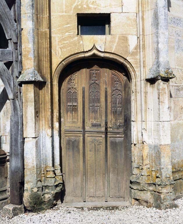 Logis principal, porte de la tourelle d'escalier.
