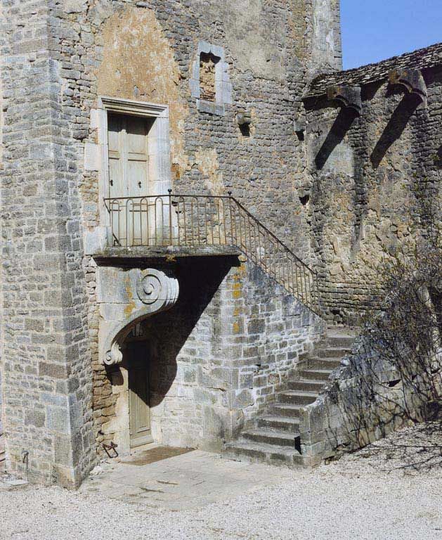 Donjon, escalier extérieur.