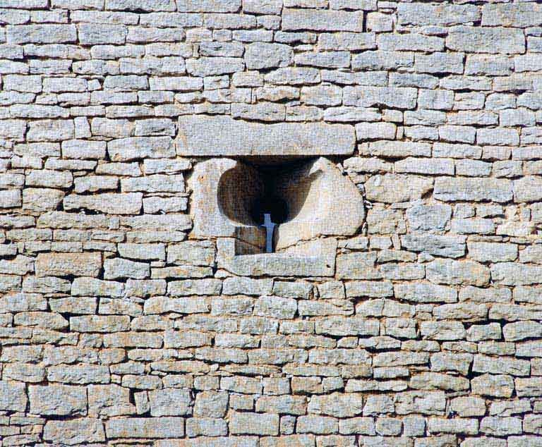Tour sud, détail : archère-canonnière.