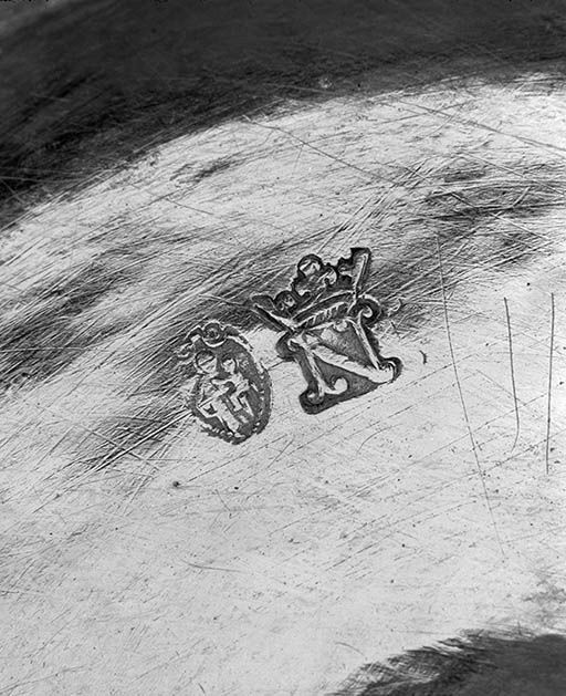 Détail des poinçons du calice.