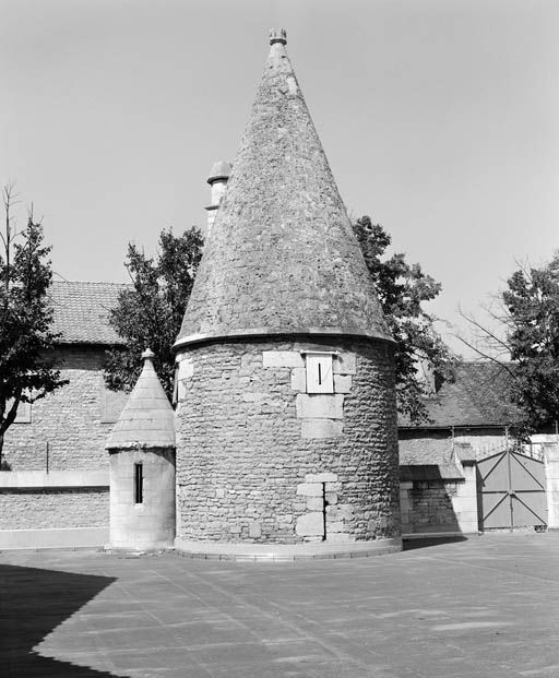 Tour des Poudres, partie supérieure depuis la terrasse du magasin Calvet.