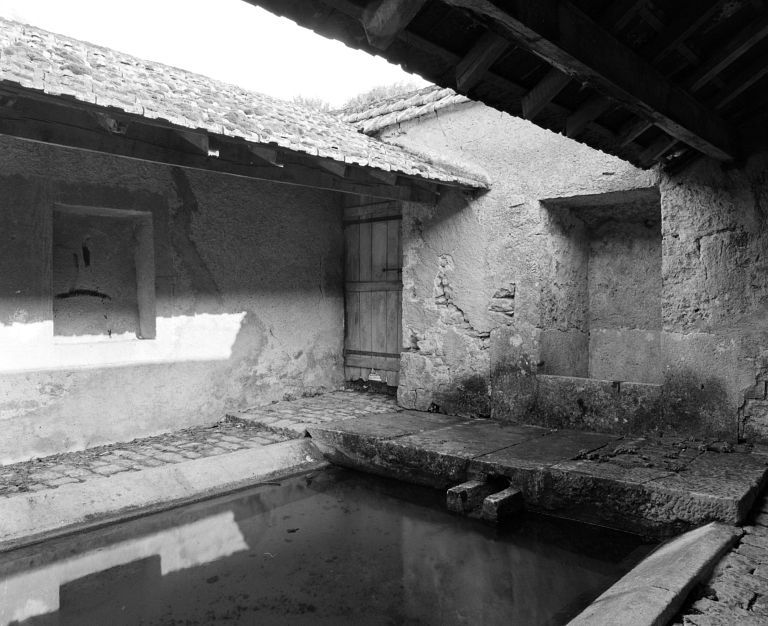 Vue intérieure prise de l'angle postérieur gauche
