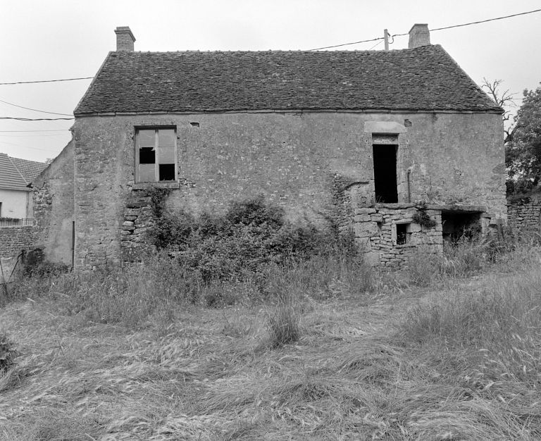 Le logis. Façade sur cour