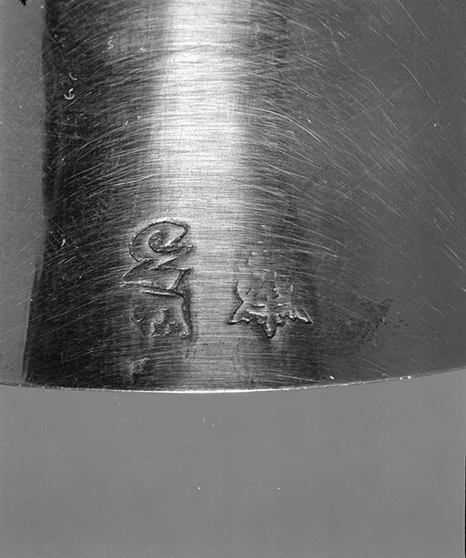 Détail : poinçons de la coupe du calice.