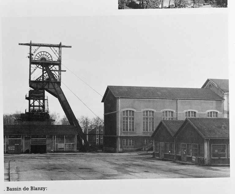 Chevalement et bâtiment de la machine d'extraction du puits Rozelay 2.