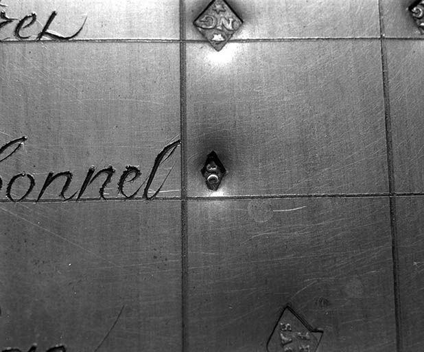 Détail : poinçon de Jacques Charbonnel.