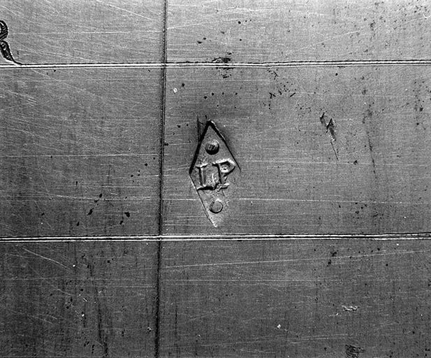 Détail : poinçon de Léonor Pinard.