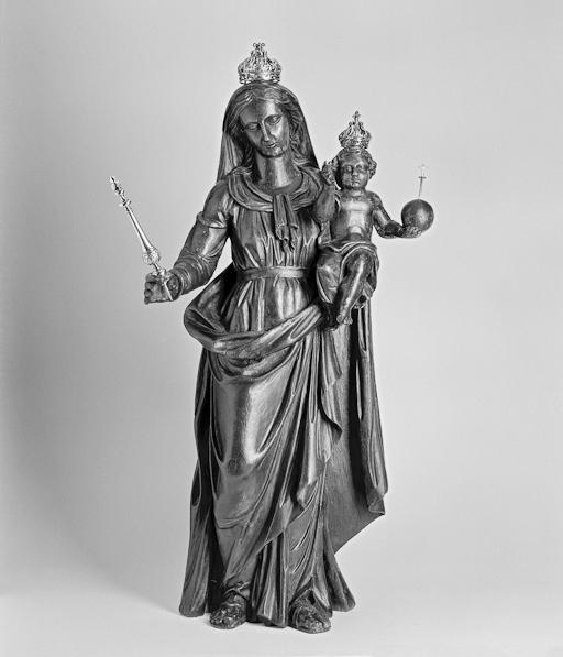 Statue (demi-nature) : Vierge à l'Enfant n° 87 GHC 194, deux couronnes et un sceptre de statue