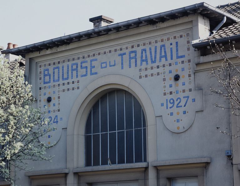 Elévation principale, le fronton.