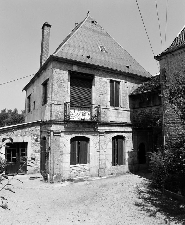 Corps de bâtiment nord, vue prise de la cour